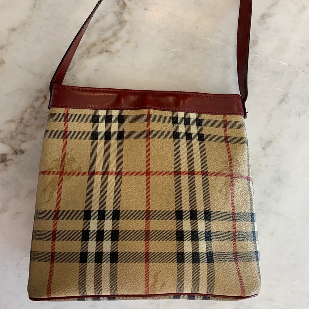 burberry small purse. great condition!
